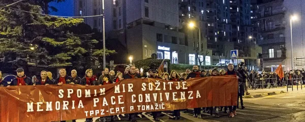 Tradicionalne  baklade in spominske slovesnosti v Rižarni  se 
udeležujejo tako Slovenci kot Italijani, združeni v misli, da se 
holokavst ne sme nikoli več ponoviti.