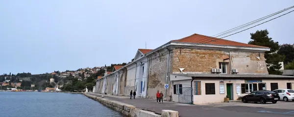 Nekdanja skladišča soli v Portorožu so primerna za ureditev za 
številne namene. 