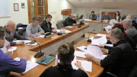 Komenski svetniki so v sredo z le nekaj pomisleki popolnili prav vse občinske odbore in svete, izbrali 
pa so tudi občinske predstavnike v nekaterih javnih zavodih.