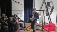 Vladan Miljković je v Kosovelovi sobi predstavil svojo prvo 
pesniško zbirko Živa muzika.
