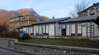 Vrtec že pol leta prazen čaka na rušenje, občina pa denarja za 
gradnjo novega še nima.