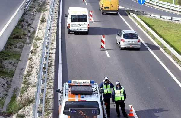 Darsovi nadzorniki so v letu 2018 skupaj izdali  37.698  plačilnih 
nalogov zaradi neuporabe vinjet, od tega 10.506  na primorskih 
avtocestah in hitrih cestah.