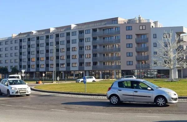 Marca bo kupcem na voljo  164 novih stanovanj v stavbi nasproti 
koprskega sodišča. Zanje vlada veliko zanimanja.