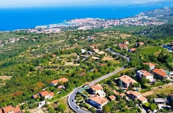 S prodajo zemljišč na Šaredu naj bi vsaj delno poplačali R  
Mercurijevo terjatev.