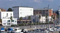 Koprska občina in družba DZS se prek mediacijskega postopka 
dogovarjata, kako se najhitreje in finančno najmanj boleče izvleči 
iz sodnega spora za lastništvo Hotela Koper. 