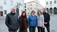 Priznanja  so se razveselili (z leve) Robert Turk, Mojca Maljevac, Vladka Tucovič Sturman, Jana Volk in Nejc Šarabon, pa tudi Timotej Turk Dermastia, ki ga žal nismo ujeli za skupinsko  fotografijo.