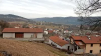Vas Famlje se je iz složne in strpne vasi spremenila v policijsko.
