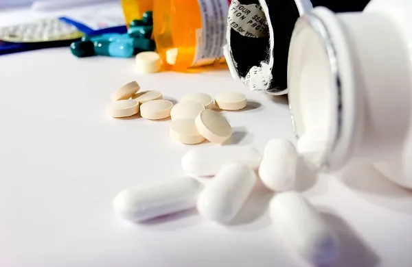 Oglaševanje prehranskih dopolnil na spletu je pri nekaterih 
ponudnikih zavajajoče in v nasprotju s predpisi. 