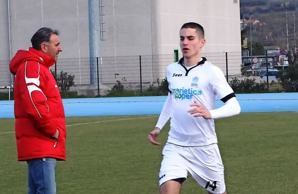 Vlado Badžim (levo) ostaja trener Ankarana-Postojne, sin Luka 
Badžim pa se je pozimi preselil k tretjeligašu Kopru.