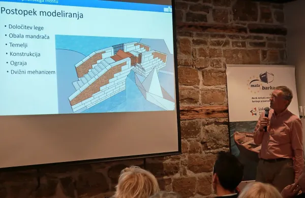 Piranski most bi spet lahko postavili -  preplet realnega in virtualnega  danes omogoča tehnologija “mešane resničnosti”.