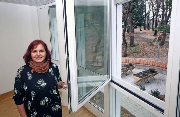  Center Obala je enota Centra za usposabljanje, delo in varstvo 
Dolfke Boštjančič z Iga, ki ga vodi Valerija Bužan (na fotografiji).  