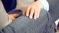 Zaradi domnevnega otipavanja učenke bodo 57-letniku aprila  
začeli soditi na koprskem okrožnem sodišču.  