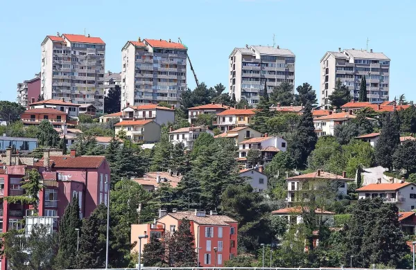  Po 70 letih smo v Sloveniji dobili nov koordinatni sistem, ki je 
enoten za vso Evropo in  skladen na mednarodni ravni, omogoča 
pa tudi enostavno povezljivost vseh geolociranih podatkov.