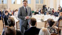 Borut Pahor je posvet sklical, da bi se o javnem in zasebnem 
šolstvu pogovorili širše in ne le z vidika uveljavitve ustavne 
odločbe.