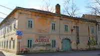 Nekdaj priljubljeno gostišče Adria je kupil domačin, ki  namerava 
stavbo prenoviti za turistične namene. 