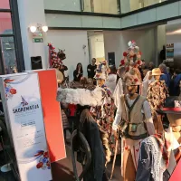 Zvonci, maske, klešče in tudi solze