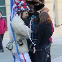 Zvonci, maske, klešče in tudi solze