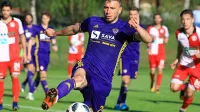 Jan Mlakar se je dokazoval v primaveri Fiorentine, potem pa se 
je vrnil v Slovenijo in člansko kariero nadaljuje v dresu 
Maribora. V januarskem prestopnem roku je podpisal za 
angleškega prvoligaša Brighton, kamor se bo podal poleti. 