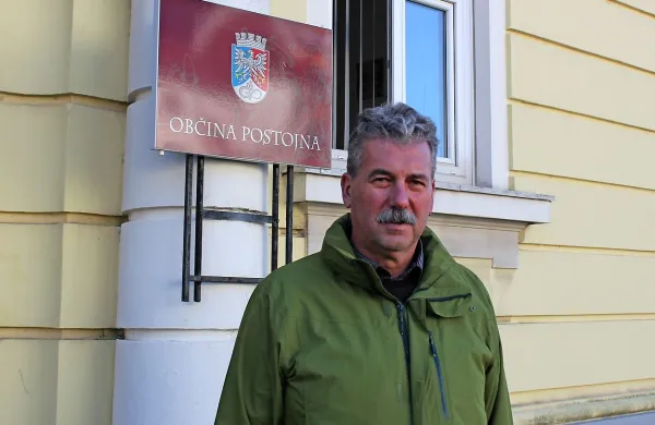 Postojnski župan Igor Marentič je poleg Andreja Berginca, ki 
funkcijo podžupana tudi v novem mandatu opravlja poklicno, za 
nepoklicnega podžupana ta teden imenoval Andreja Poljšaka (na 
fotografiji). 
