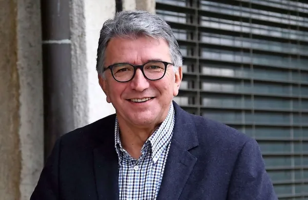Tomislav Klokočovnik, predstojnik kliničnega oddelka za kirurgijo  
srca in ožilja v ljubljanskem   kliničnem centru (UKC) in  glavni 
kardiokirurg,  je minuli teden sporočil, da odhaja iz   te klinike,  saj 
ga je prizadelo pritožno  pismo podrejenih. 