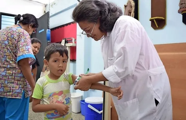 Ljudem v Venezueli pomagajo humanitarne organizacije, med 
njimi Caritas Venezuela (na sliki). 