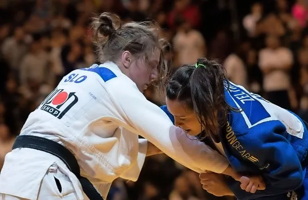  Andreja Leški (levo)