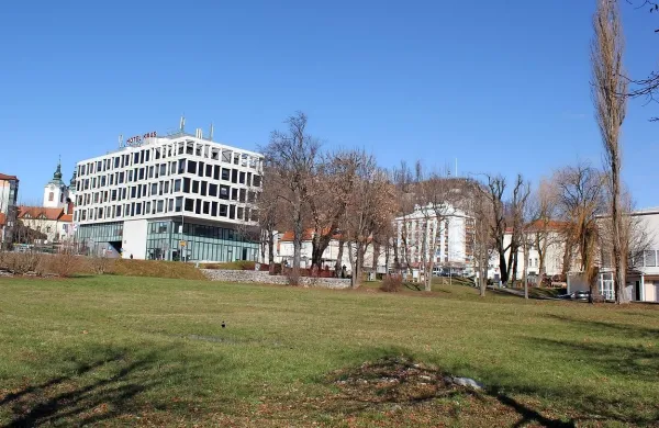 Če bo občina dosegla ustrezen dogovor z lastniki zemljišč, bo 
mestni park po novem precej večji.
