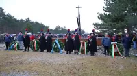 Nedeljsko zborovanje ob dnevu spomina na žrtve fojb in eksodus 
Italijanov pri Bazovici.