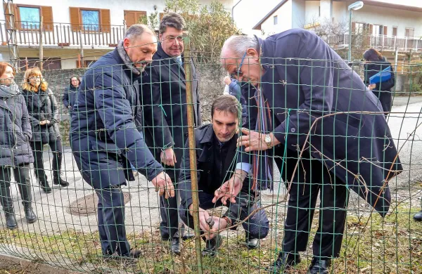 Žico so prerezali in odstranili podpredsednik skupščine EZTS 
Pierluigi Medeot ter župani Milan Turk (Šempeter-Vrtojba), Klemen Miklavič (Nova Gorica) in Rodolfo Ziberna (Gorica). 