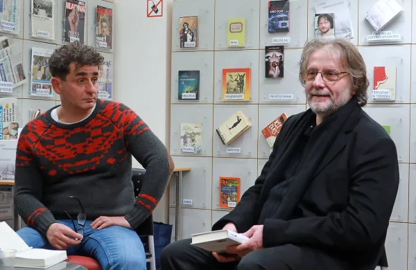 Vinko Möderndorfer (desno) se je  o poeziji in še marsičem  pogovarjal z Orlandom Uršičem.  