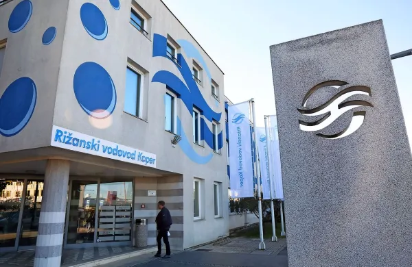 V ožjem izboru za direktorja  so ostali še trije kandidati.