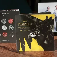 Twenty One Pilots so doslej izdali albume  (z leve) Blurrypace 
(2015),  Trench (2018) in Vessel (2013).  