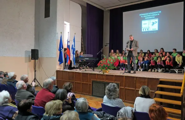 Na letošnji prireditvi je kot slavnostni govornik nastopil komenski 
župan Erik Modic.