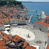 Pozimi je Piran kot mesto strahov
