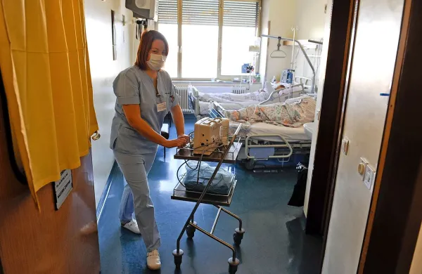 Delo  s kritično bolnimi je naporno in zelo zahtevno.  