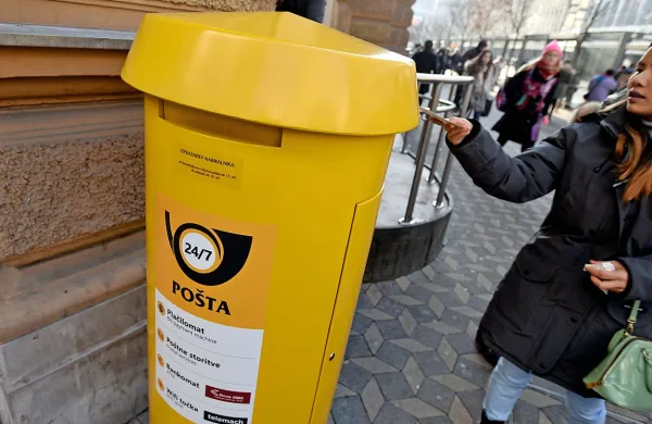 Po včerajšnjem podpisu dogovora so sindikati Pošte odpovedali za 
danes napovedano stavko. 