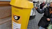 Po včerajšnjem podpisu dogovora so sindikati Pošte odpovedali za 
danes napovedano stavko. 
