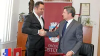 Pogodbo za gradnjo prizidka  je župan Igor Marentič (desno) včeraj podpisal s Tinetom Vadnalom, 
direktorjem Kolektor Kolinga, ki je doslej v občini že izvajal več večjih projektov.