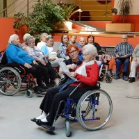 “Človek, ki izgublja misli, se počuti prizadet. Približaj se mu, vprašaj ga, morda za začetek o 
vremenu,” je včeraj nagovorila zbrane Jožica Bubnič. In požela velik aplavz.