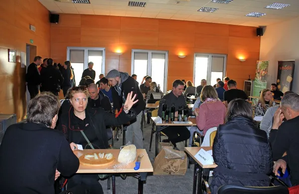 Prve borze lokalnih živil Vipavske doline se je udeležilo 25 
ponudnikov in 20 gostincev.  
