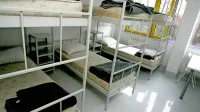 Osumljeni so prek poznanstev v azilnem domu poiskali primerne 
migrante, ki so jih lahko najeli za prevoz.