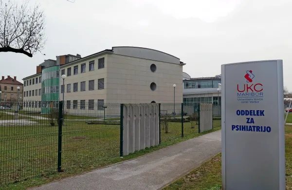 Petčlanski senat je odločil, da se bo 30-letnik zdravil v enoti 
forenzične psihiatrije mariborskega kliničnega centra.