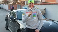Srebrnemu Štefanu Hadalinu se je za uspeh z lepim kupejem 
zahvalil še eden od pokroviteljev Smučarske zveze Slovenije.