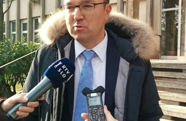 Sojenje zoper pulmologa Damjana Birtiča se bo po dobrem letu 
najverjetneje sklenilo čez dober mesec.