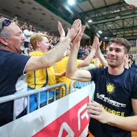Alen Hodžić (z žogo) je kapetan koprskih košarkarjev.