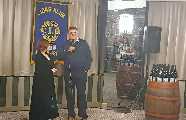 Bruno Zaro   je pred dvema letoma za dobrodelne namene podaril 
refošk letnika 2016 iz 225-litrskega francoskega sodčka.
