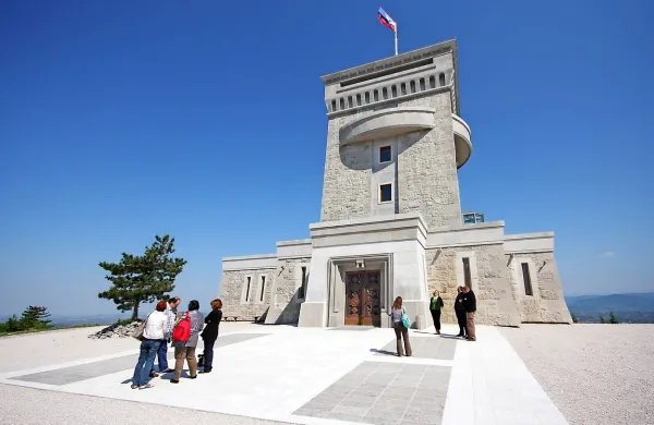 Za pomnik bo po novem skrbel občinski zavod za turizem.