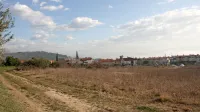 Del tega zemljišča, ki je bilo v lasti družbe Janin, že ima novega 
lastnika, kupca za svojo parcelo pa Rdeči križ Slovenije še išče.