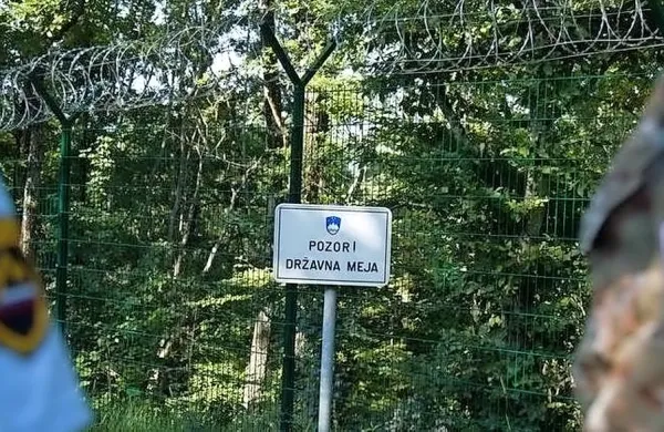 V mešanih patruljah sodelujejo tudi vojaki.