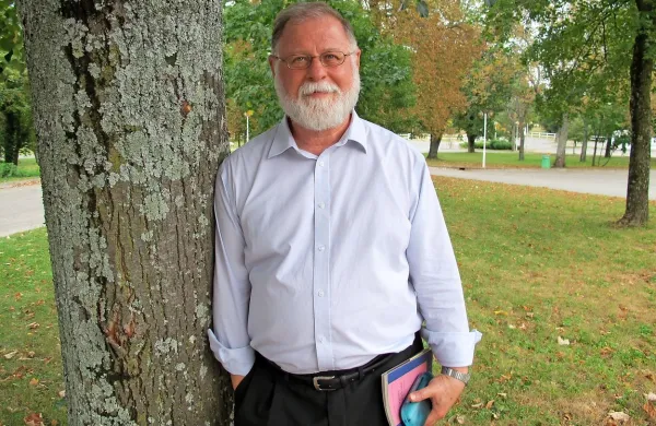 Alberto Manguel,   avtor zelo priljubljenih knjig o knjigah, ki je leta 2011 gostoval na festivalu 
Vilenica, bo tokrat predstavil svoj sveže prevedeni biografski esej  Z Borgesom.   